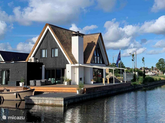 Vakantiehuis Nederland, Friesland, Molkwerum - villa Luxe villa, direct aan het water