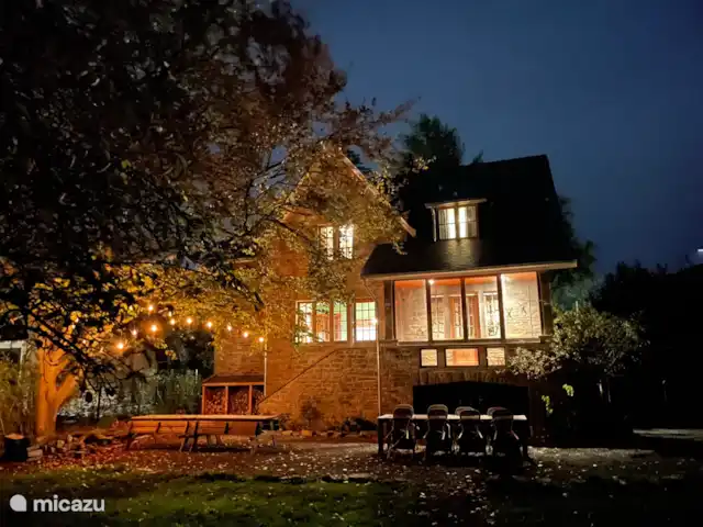 Villa Hotton - Belgische Ardennen huren in België, Ardennen, Hotton - villa Achterzijde avond