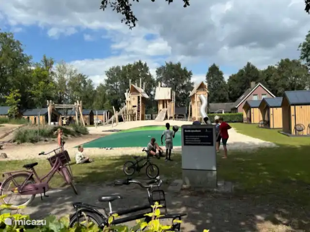 Camping La parcela pallegarste 162 en Países Bajos, Overijssel, Mariënberg  - mobil home / caravana Gran parque infantil