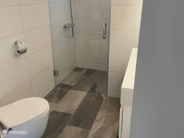 apartamento en Curazao, Banda Arriba (este), Seru Coral – Bungalow 32 Cuarto de baño con ducha a ras de suelo