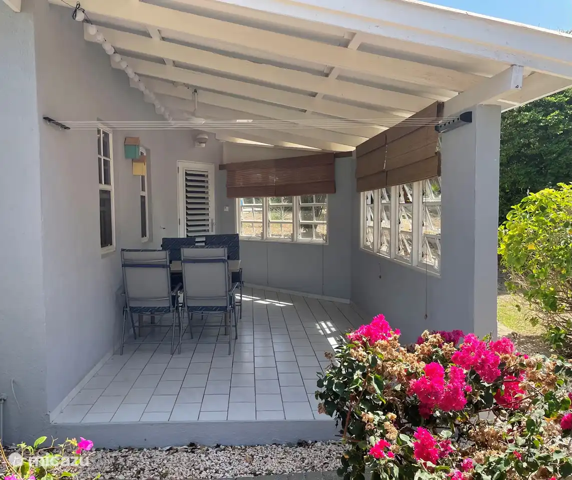 Porche junto al bungalow