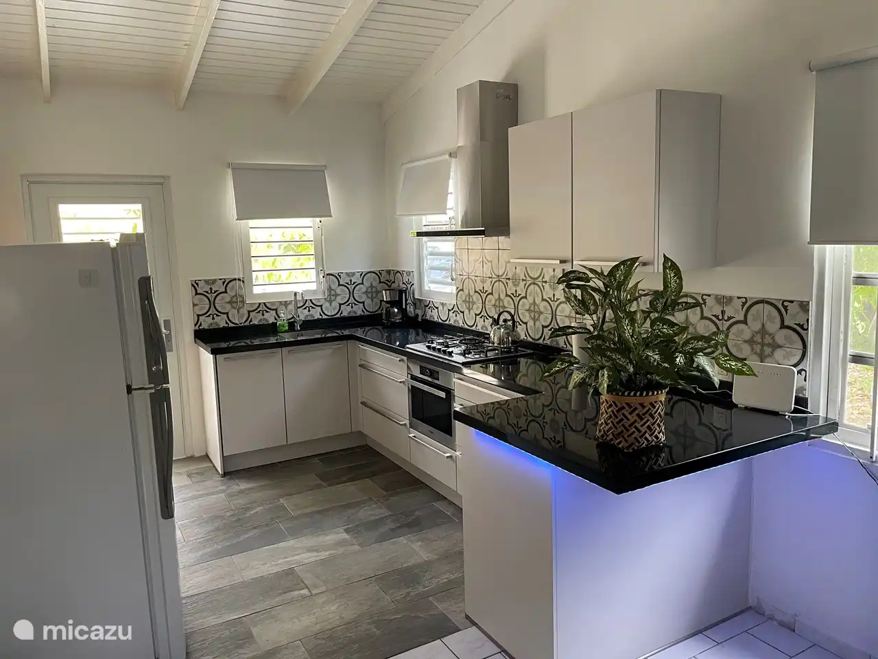 Cocina con sala de estar