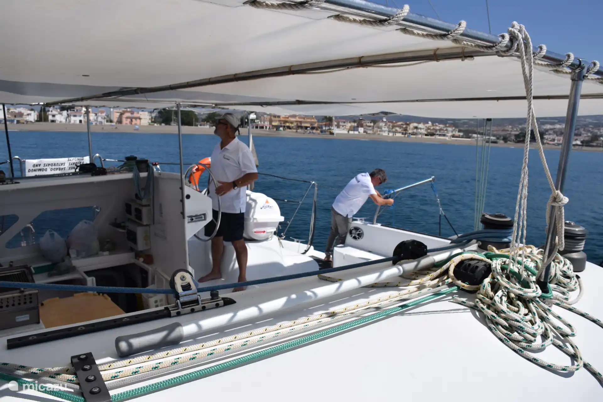 De nabij gelegen haven Caleta kun je een boot trip doen of zelf een boot huren.