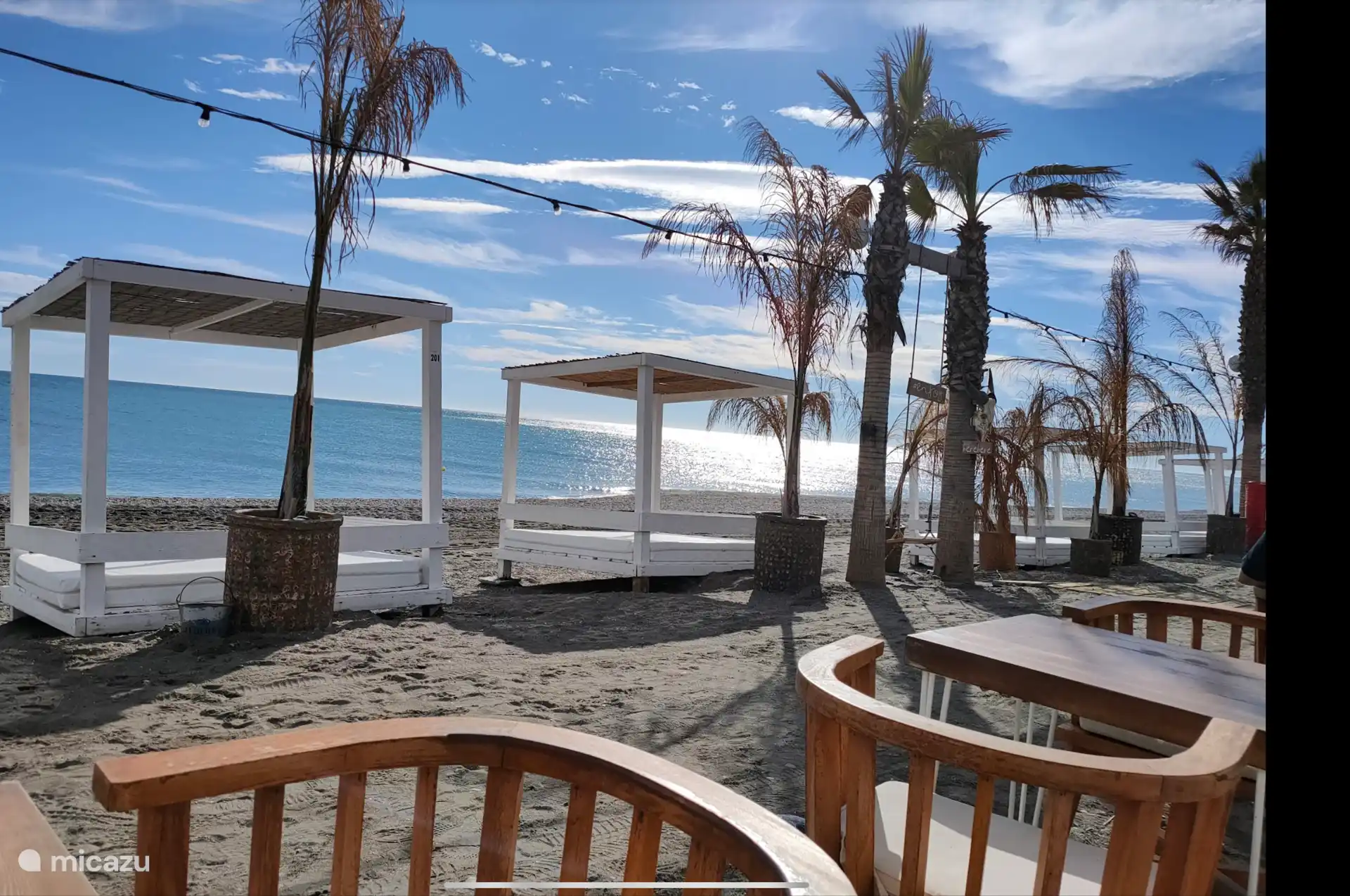 Relájate en la playa Torre del Mar, donde podrás pasear por el bulevar.