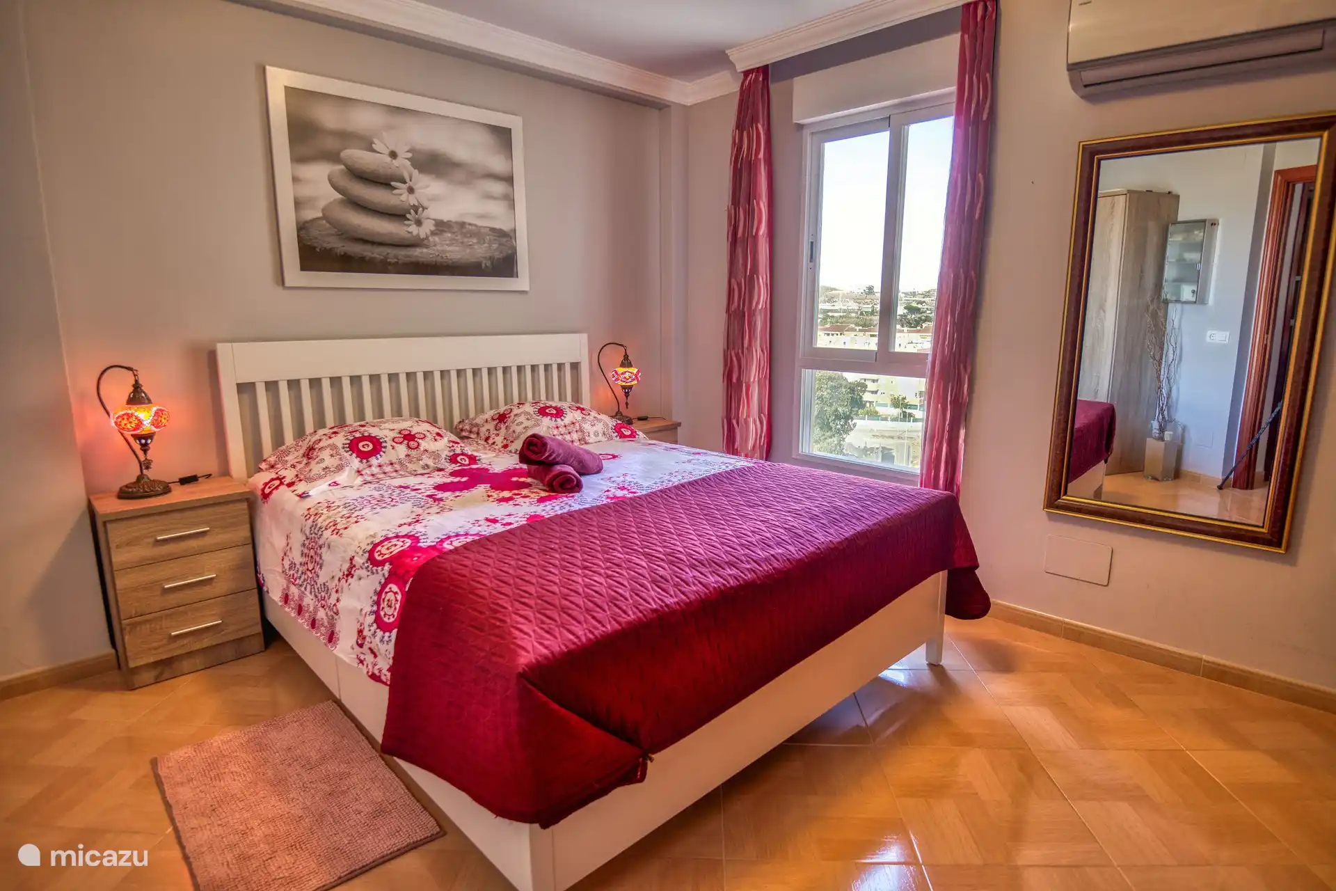 Dormitorio con cama de 160 x 200 cm 