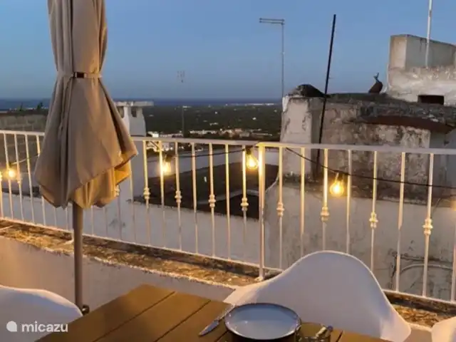 House the white tulip | Italie, Pouilles (Puglia), Ostuni - maison de ville C'est merveilleux de rester ici, surtout les soirs d'été.