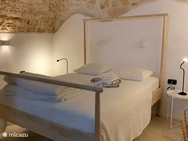 House the white tulip | Italie, Pouilles (Puglia), Ostuni - maison de ville Chambre au rez-de-chaussée.