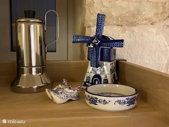 House the white tulip | Italie, Pouilles (Puglia), Ostuni - maison de ville Une petite décoration des Pays-Bas, une touche de Hollande. D'où le nom de Maison la tulipe blanche.