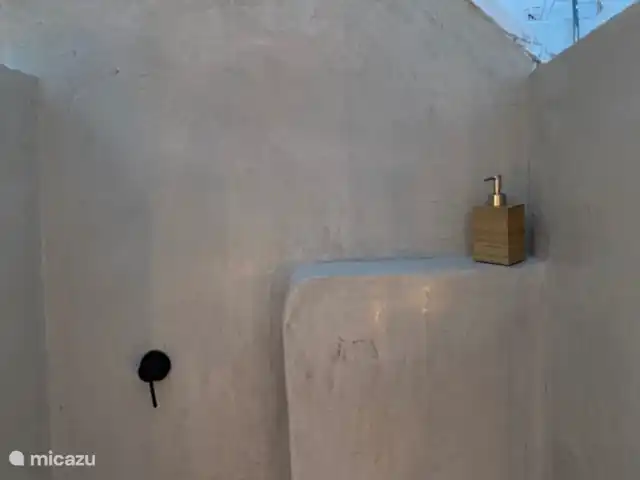 House the white tulip | Italie, Pouilles (Puglia), Ostuni - maison de ville Vous douchez-vous à l'intérieur ou à l'extérieur ?