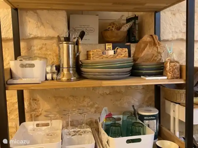 House the white tulip | Italie, Pouilles (Puglia), Ostuni - maison de ville La cuisine est équipée de toutes sortes d'équipements, notamment une cuisinière, un lave-linge, un four, une machine Nepresso, etc.