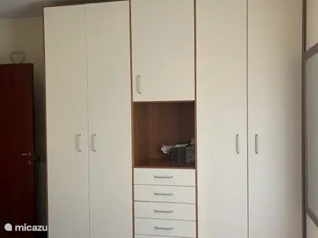 Résidence Sottocastello | Italie, Lac de Garde, Manerba del Garda - appartement Armoire dans la chambre 1