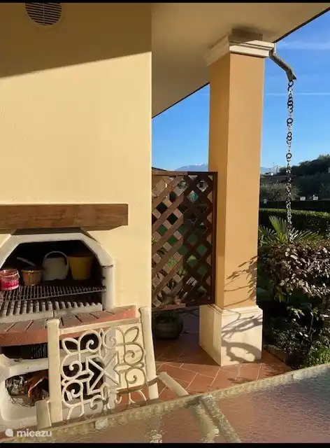 Terrasse avec barbecue