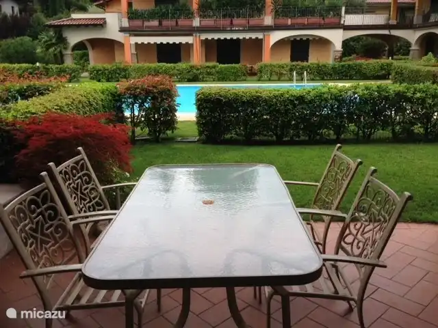 Vue depuis la terrasse de la piscine