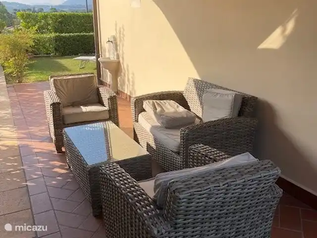 Résidence Sottocastello | Italie, Lac de Garde, Manerba del Garda - appartement Côté couvert avec siège relaxant