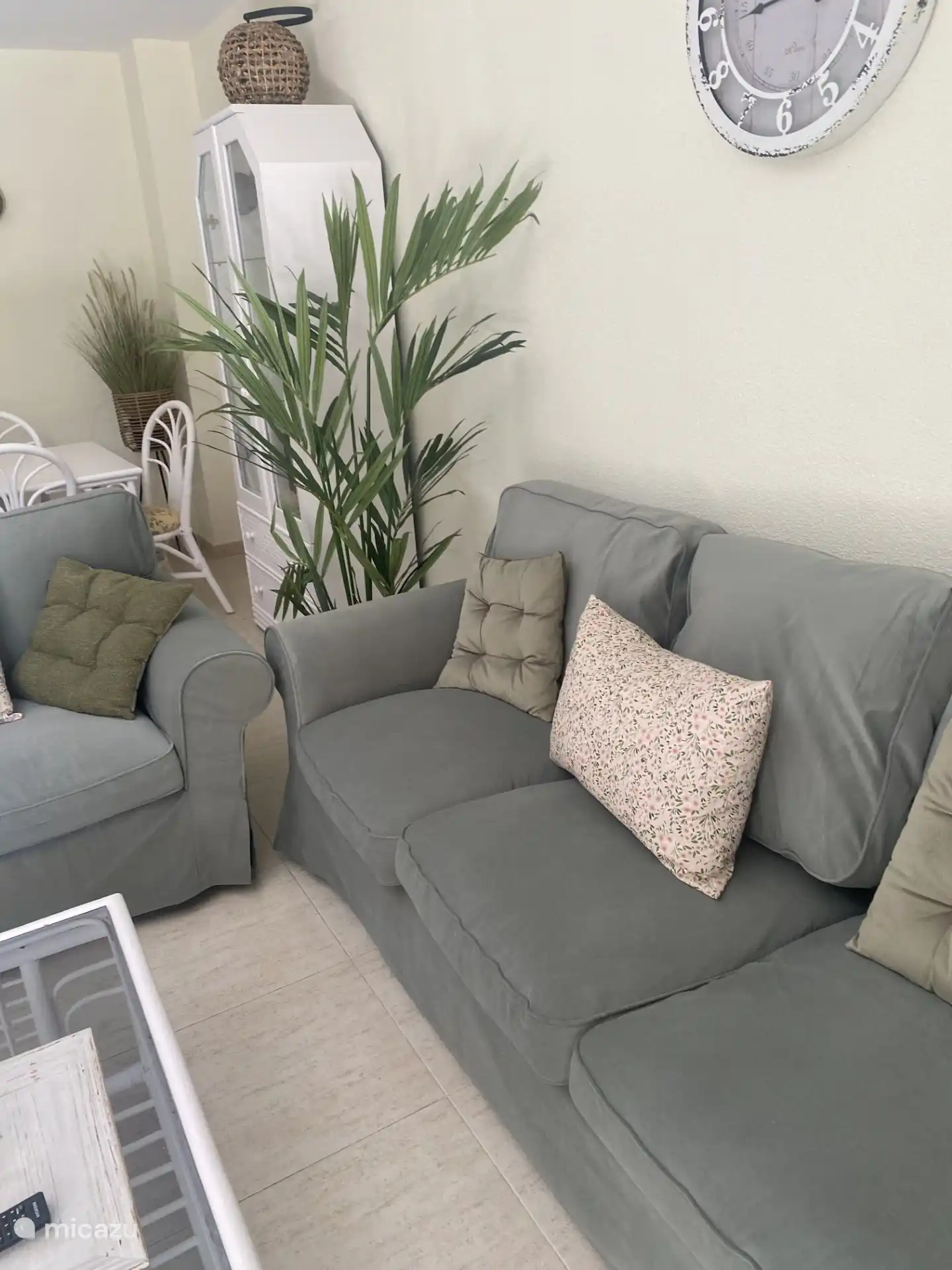 Salón (con 2 sofás nuevos de 2 y 3 plazas)