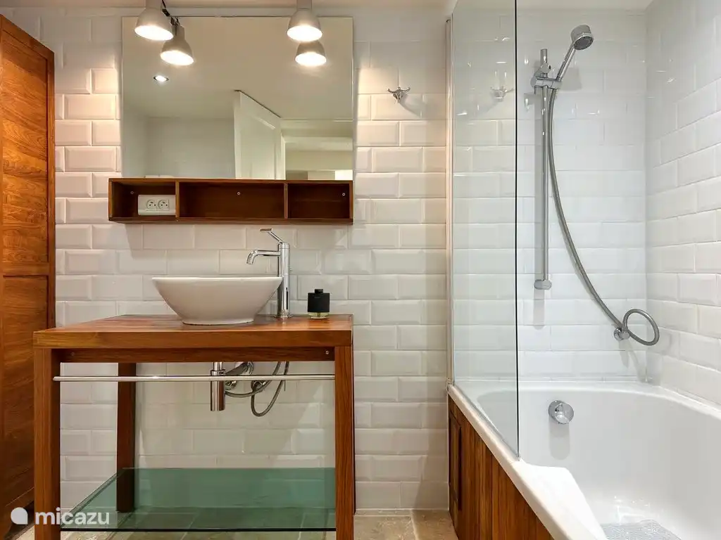 The Garden Room&#39;s bathroom has a bath, sink and WC