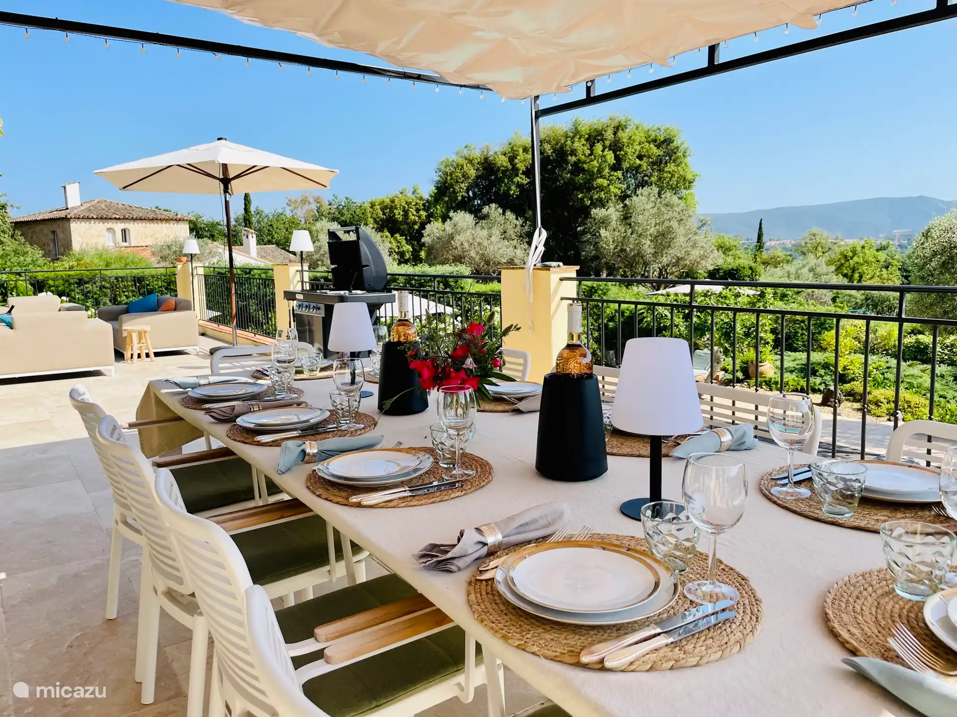 A sun cloth provides sufficient shade at the outdoor table