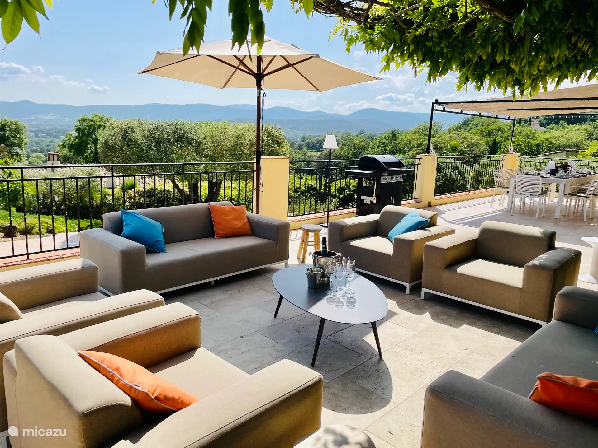 Spacious terrace with beautiful views 