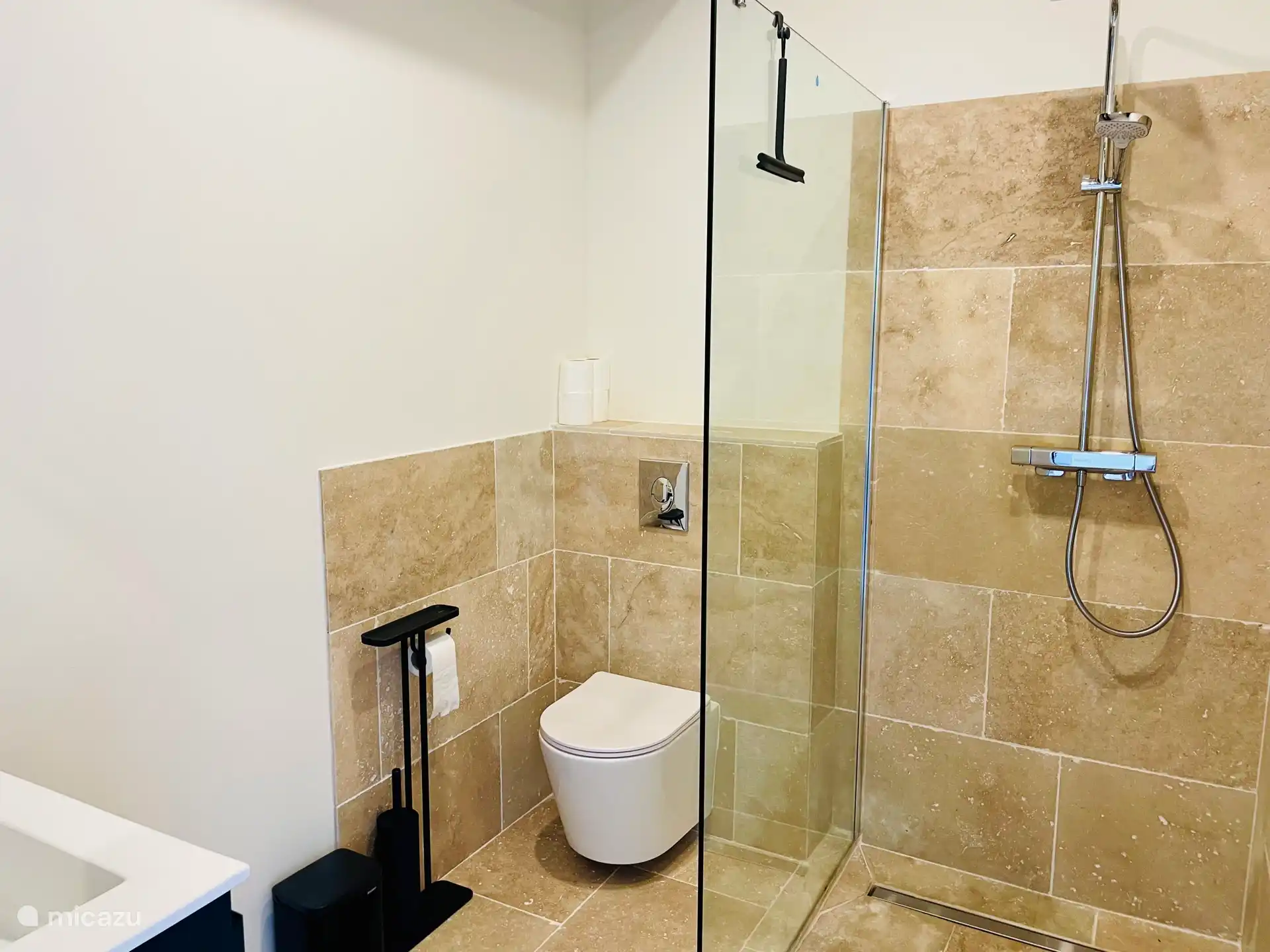 The bathroom of the Gite has a walk-in shower, a sink and a WC