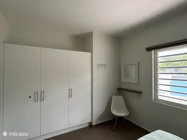 Kas Jannel | Curaçao, Banda Abou (ouest), Fontein - villa La chambre a un placard spacieux avec beaucoup d'espace de rangement