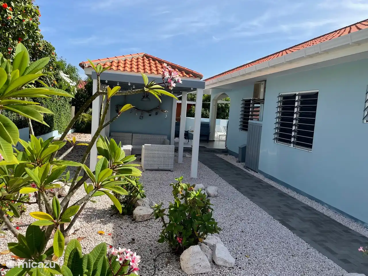 2. Sitzecke; Pergola mit Loungesofa