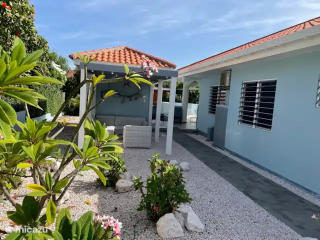 Kas Jannel | Curaçao, Banda Abou (ouest), Fontein - villa 2ème coin salon ; Pergola avec canapé lounge