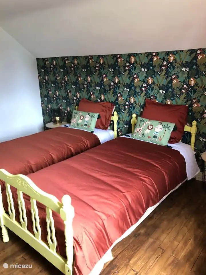 Das 3. Schlafzimmer. Dieses befindet sich im ersten Stock. Die Betten sind etwas kleiner, 190 lang und das Zimmer eher auf Kinder ausgerichtet. Aber auch wenn Sie erwachsen und nicht zu groß sind, können Sie hier gut schlafen. Neue Luxusmatratzen.