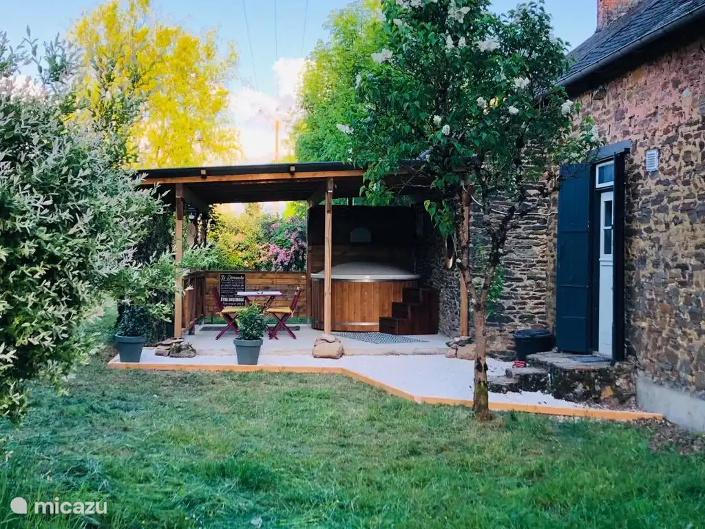 Pomm‘ Pidou in Frankreich, Dordogne, Saint-Cyr-les-Champagnes  - Ferienhaus