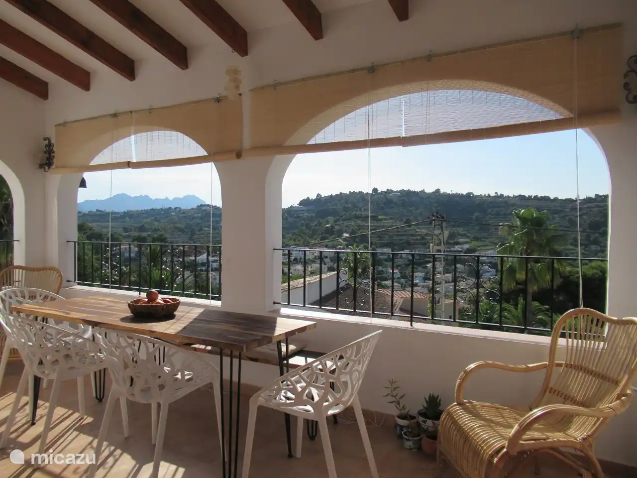 Veranda overlooking the valley and the sea