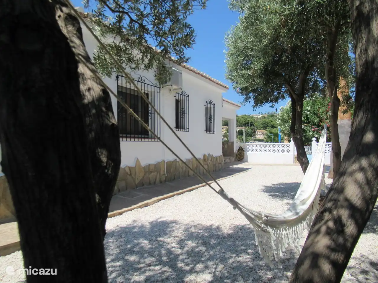 Front garden with hammock and seat