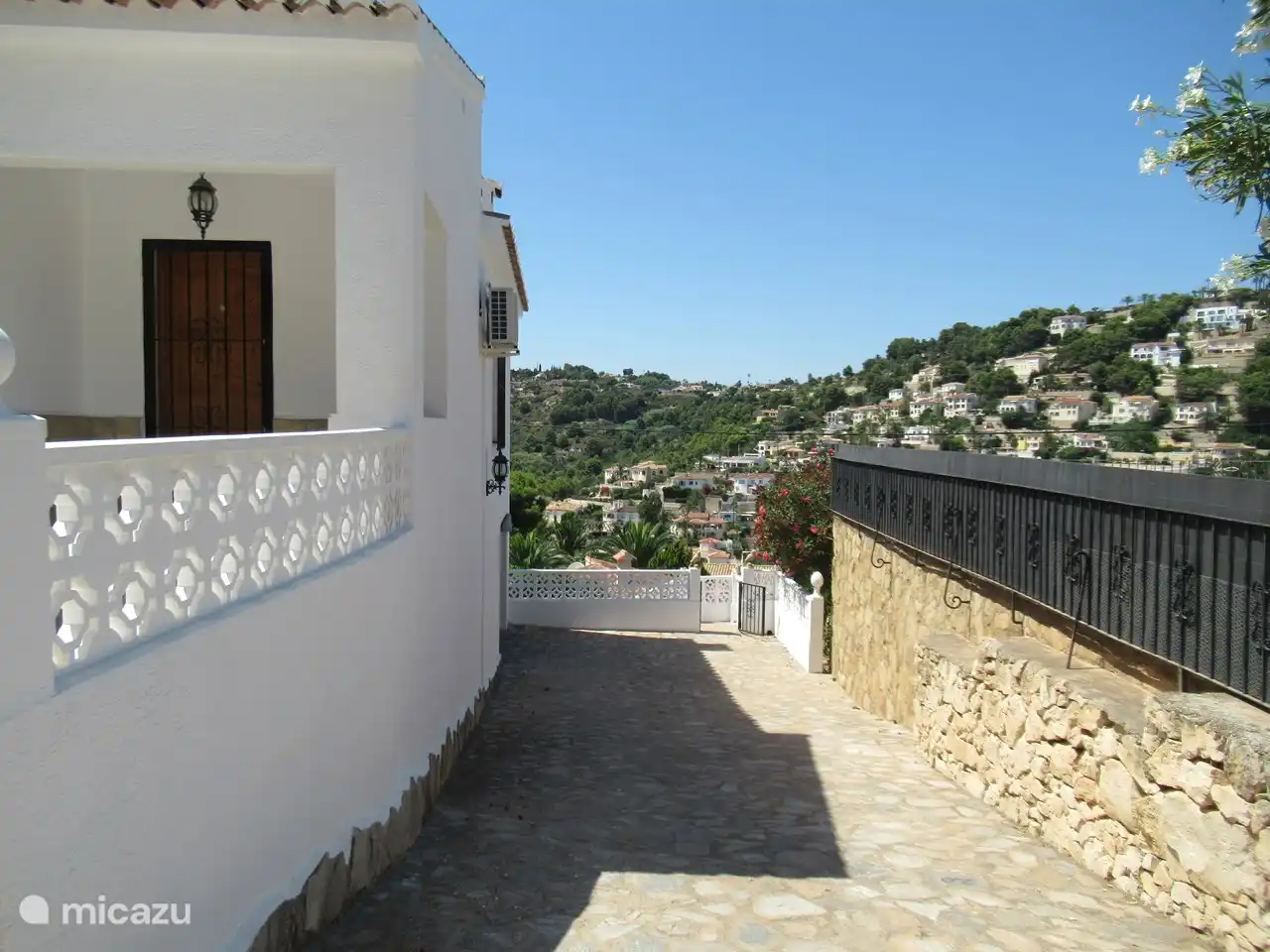 Large driveway to garage