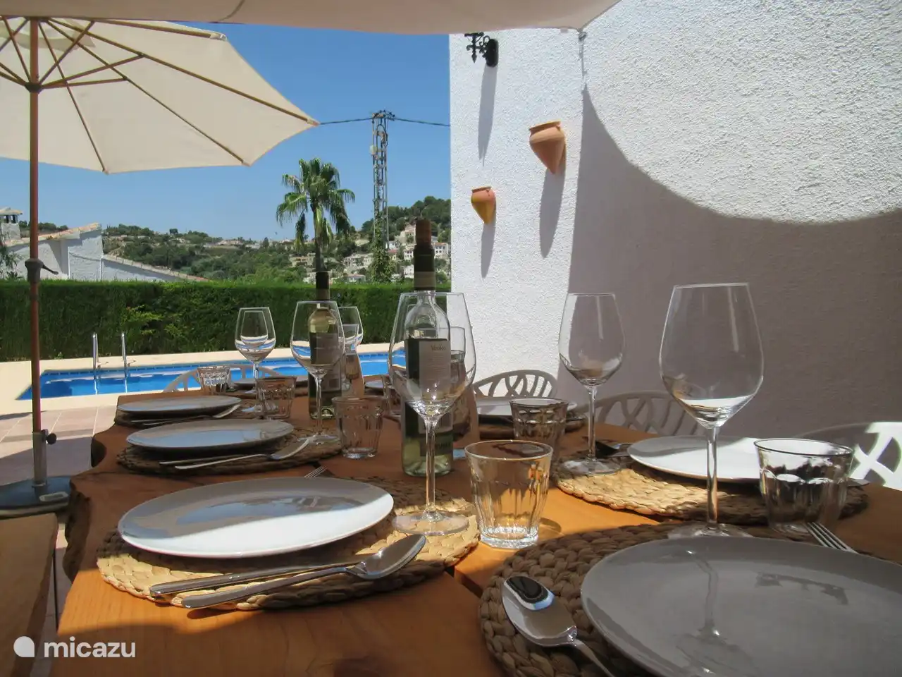 Delicious dining at the outdoor kitchen