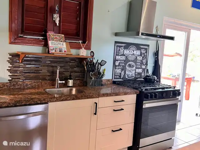 Location de Vacances Aruba, Aruba central, Santa Cruz, maison de vacances - Bonvilla Aruba four avec airfryer, cuisson par convection, déshydrater tout ce que vous pouvez penser