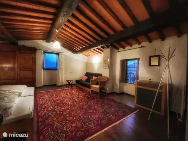 apartamento en Italia, Toscana, Castelfranco Piandisco – Borgo Morgiano-Torre El dormitorio principal en la torre.
