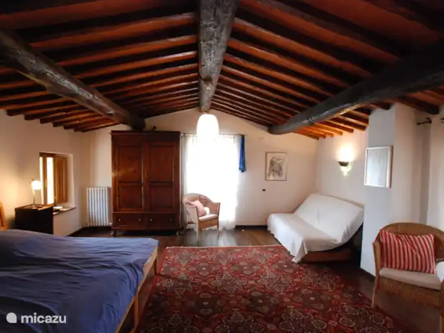 apartamento en Italia, Toscana, Castelfranco Piandisco – Borgo Morgiano-Torre El dormitorio principal en la torre.