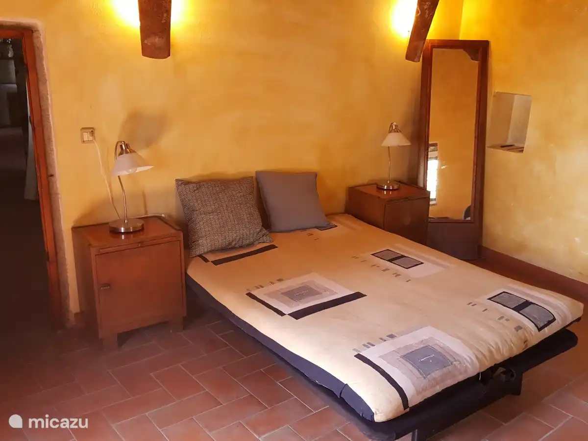 Troisième chambre avec un canapé-lit. Cette pièce est disponible en option et n'est pas directement reliée au salon.