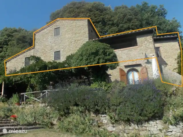 apartamento en Italia, Toscana, Castelfranco Piandisco – Borgo Morgiano-Torre La línea naranja muestra tu apartamento.