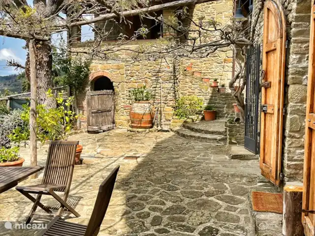 apartamento en Italia, Toscana, Castelfranco Piandisco – Borgo Morgiano-Torre Vista del segundo edificio.