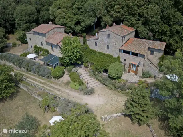 apartamento en Italia, Toscana, Castelfranco Piandisco – Borgo Morgiano-Torre El Borgo consta de dos edificios rodeados de naturaleza.