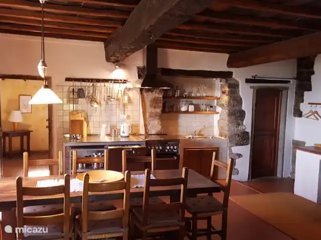 apartamento en Italia, Toscana, Castelfranco Piandisco – Borgo Morgiano-Torre salón y cocina