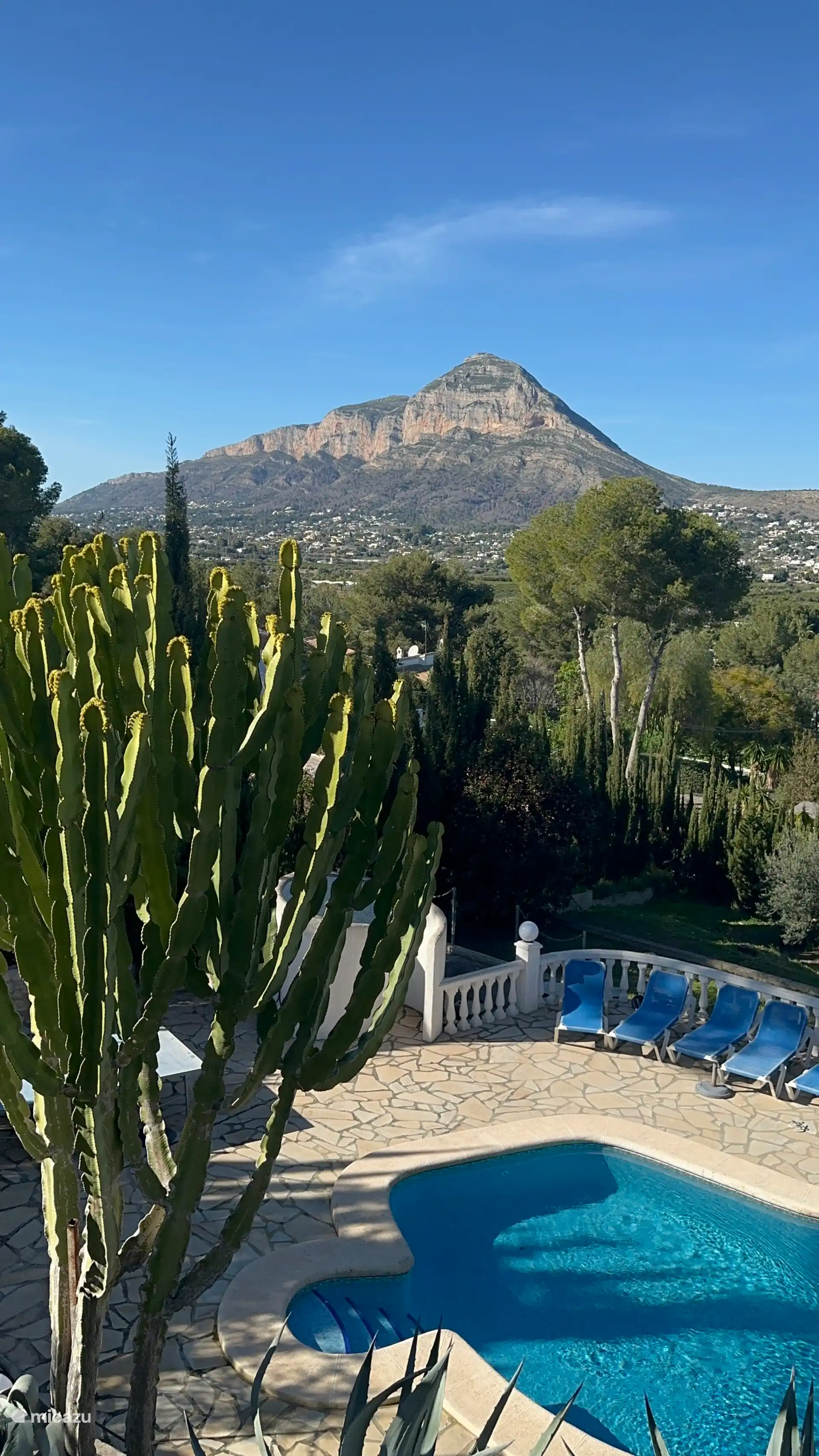 Blick vom Balkon auf den Montgo