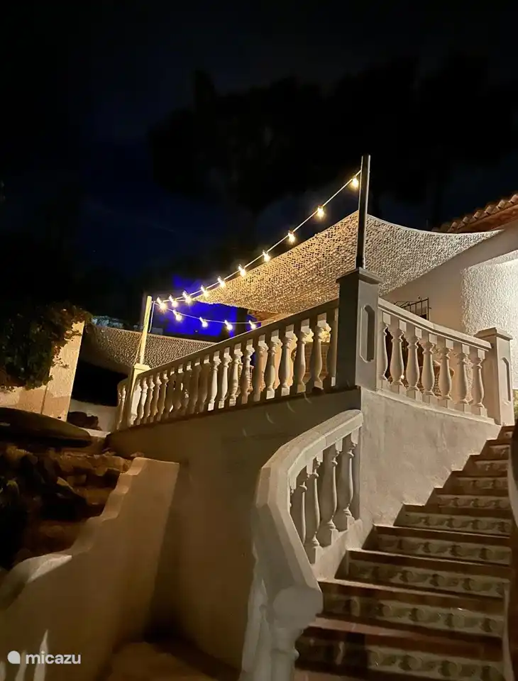 Lounge-Terrasse am Abend