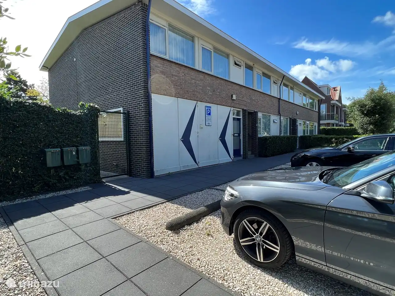 Exterior del complejo de apartamentos. La primera puerta de entrada a la izquierda pertenece a Drie Turkenlaan 1.