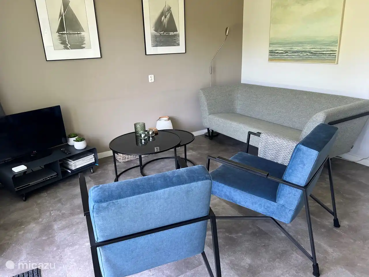 Sala de estar en la sala de estar desde un ángulo diferente.