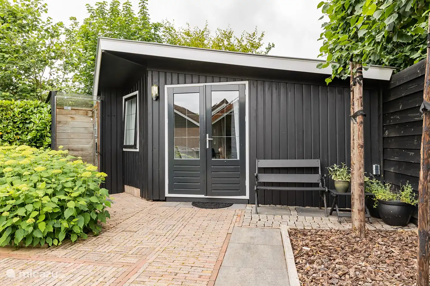 Front view guest house with the outdoor shower (hot and cold water)