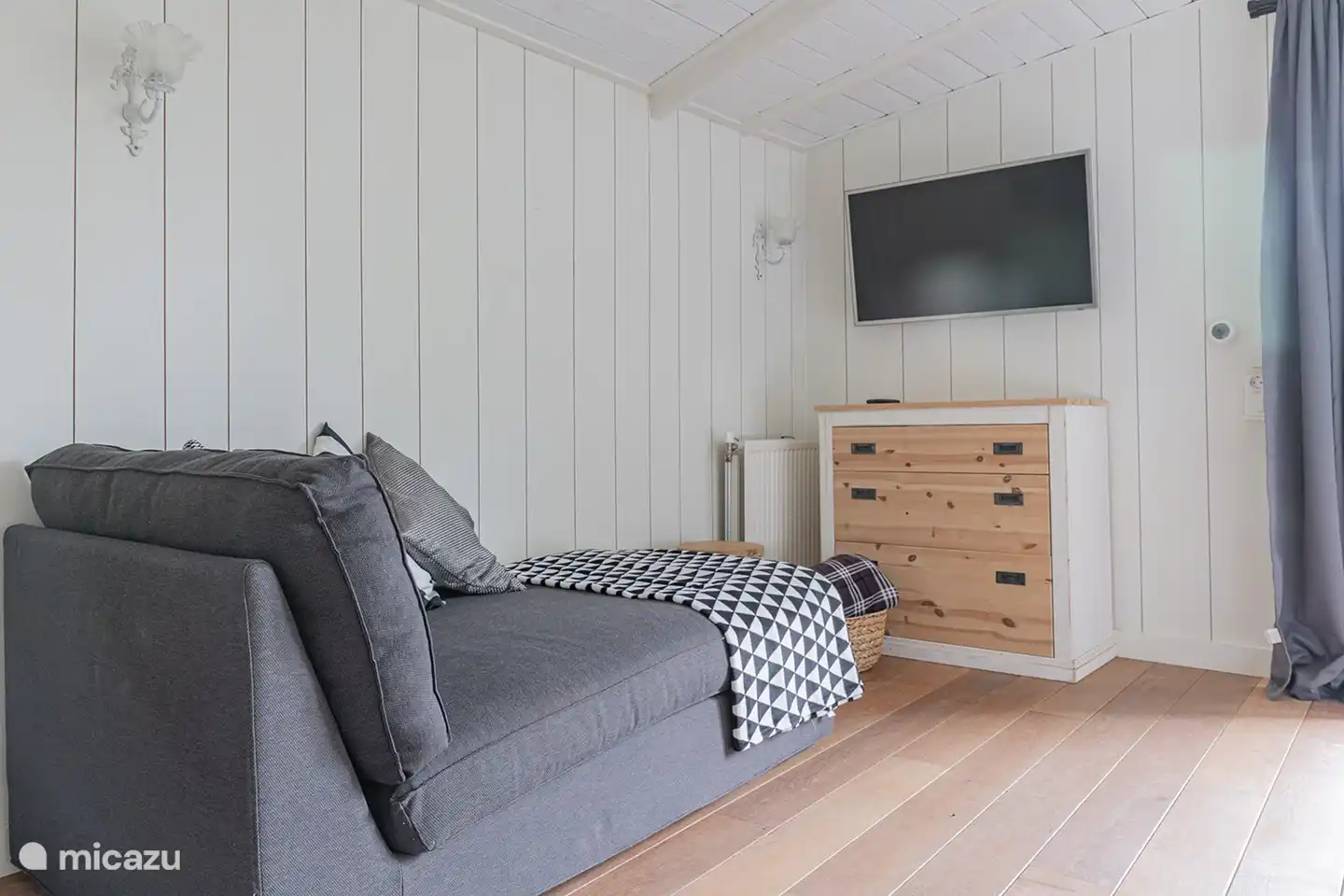 Change Lounge and Smart TV