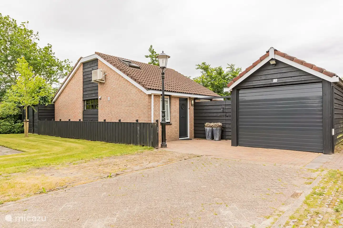 Front view of Egmonds Paradijs