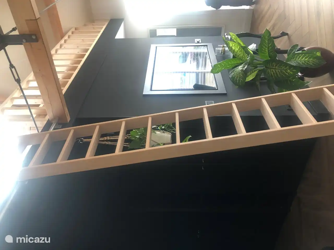 Ladder naar de slaapvliering (open)