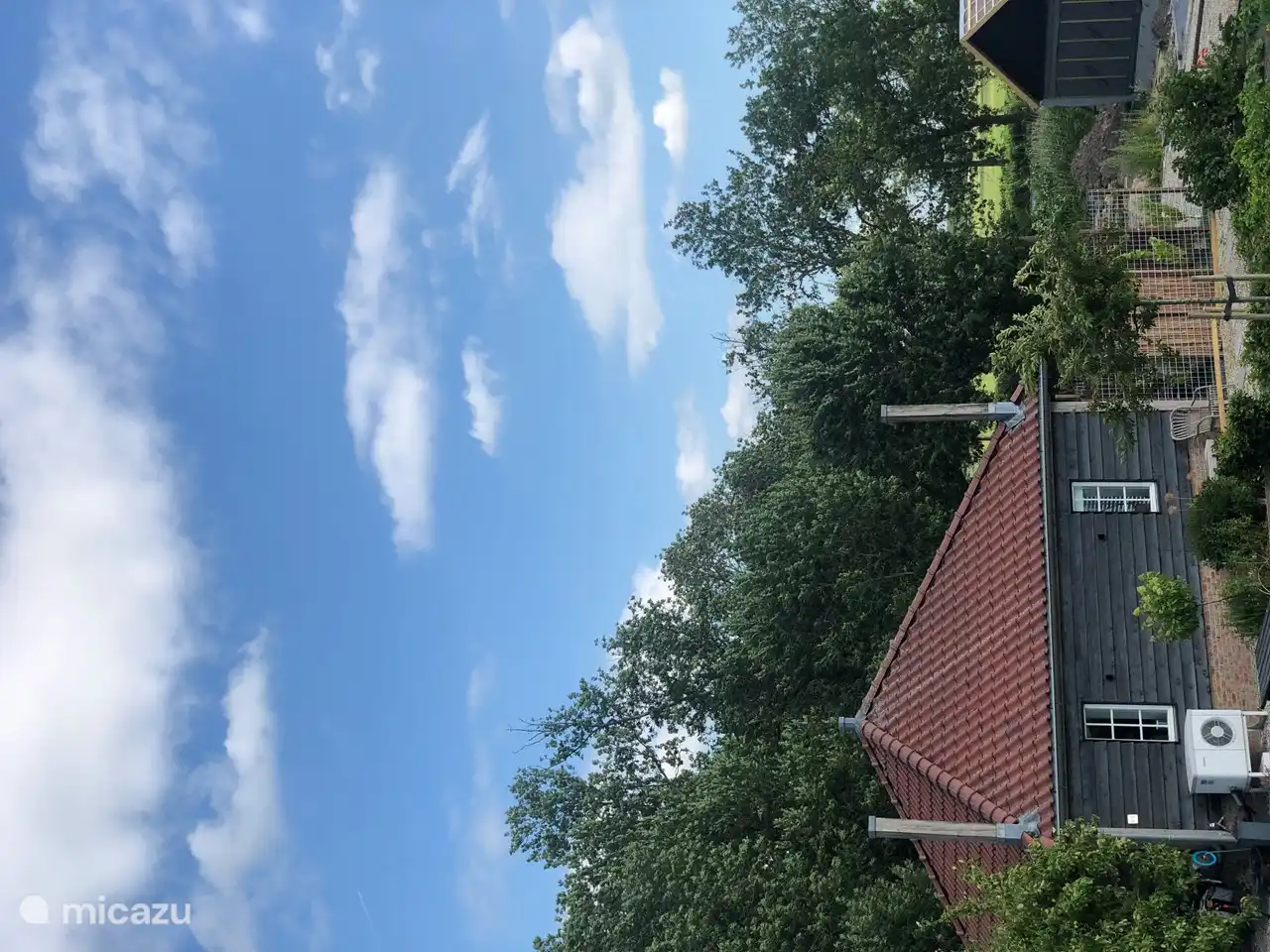 Hooiberg met bosje rondom fort en de fortgracht