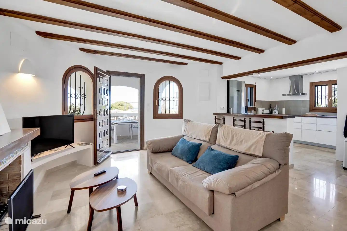 Séjour avec cuisine ouverte